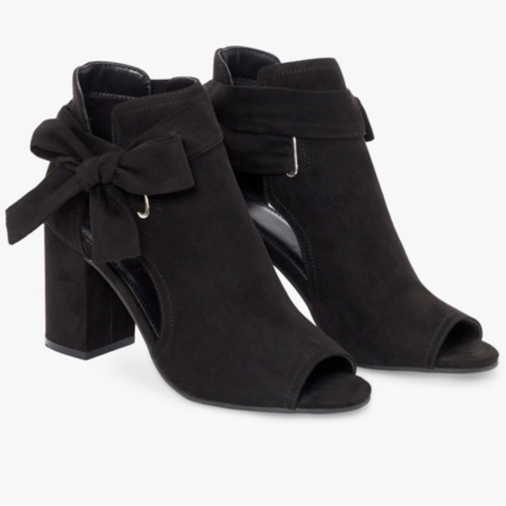 Peep toe booties!